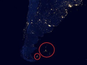 Imagen nocturna mar argentino Malvinas Pesca Ilegal